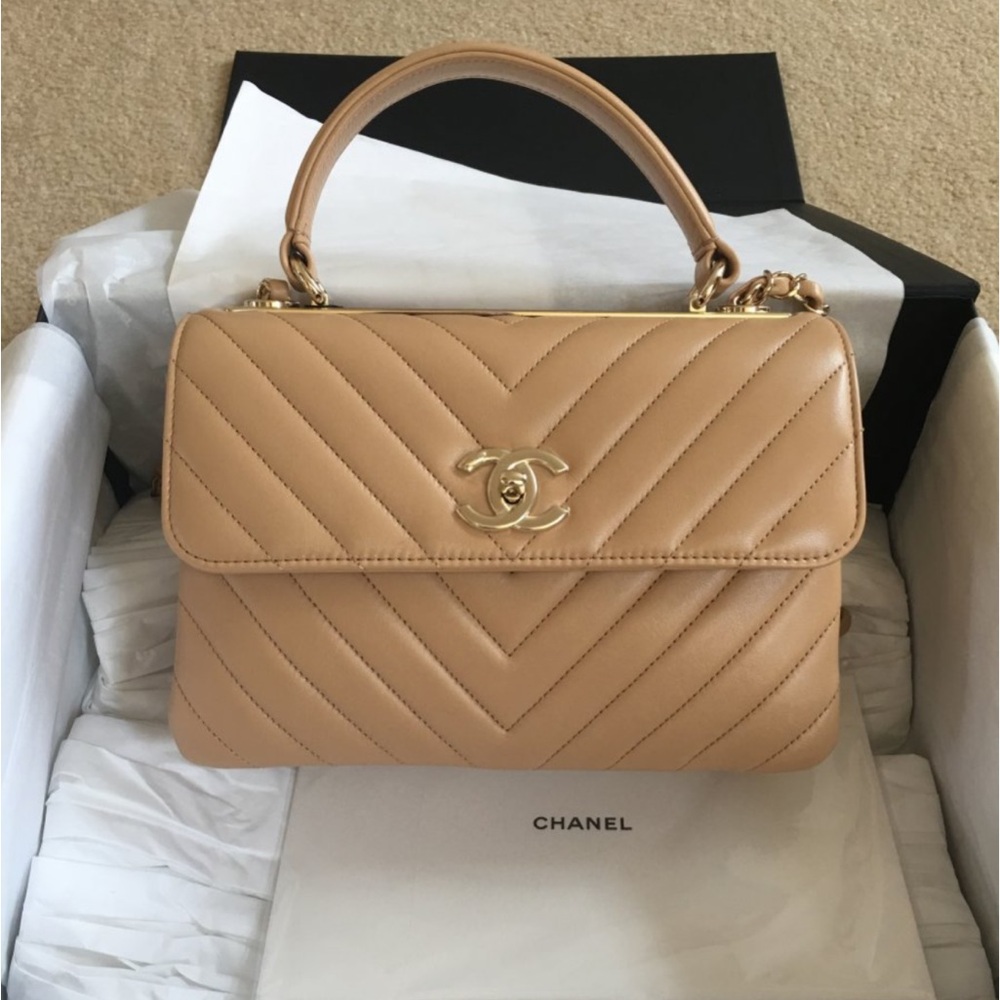ISO Chanel Trendy chevron beige - size small 19C with gold hardware